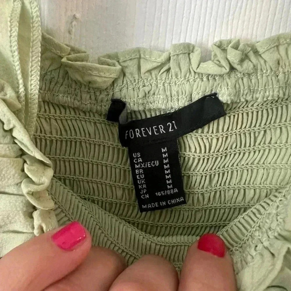 Forever 21 Green Smocked Flounce Crop Top. NWT. Size medium - Picture 4 of 4